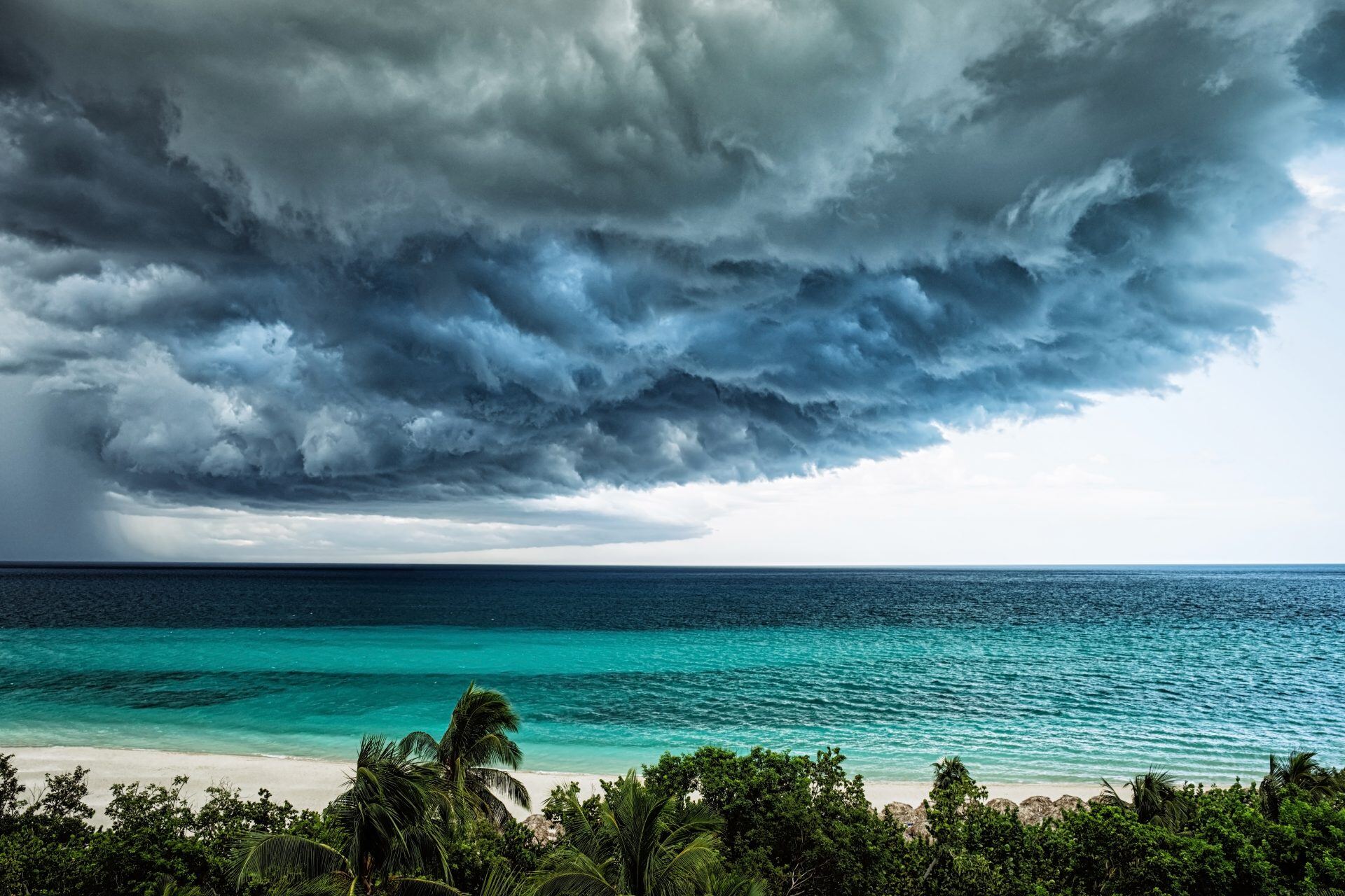 storm-clouds-over-the-sea-2021-08-31-05-30-26-utc