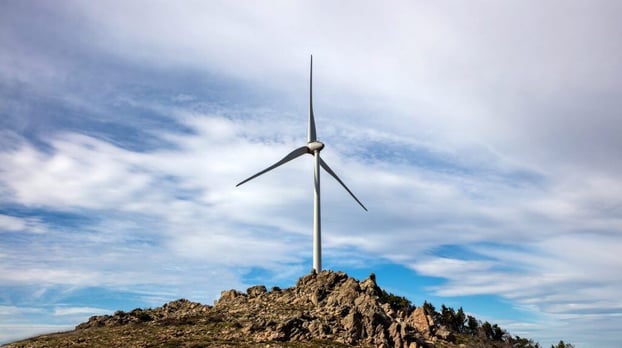 wind-turbine-renewable-energy-on-a-rocky-hill-KPPYELV-1024x574